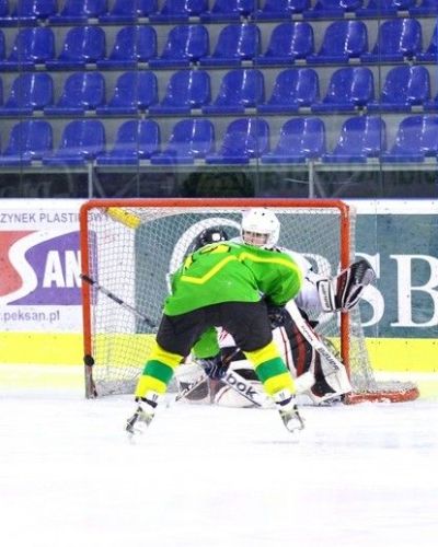 Juniorzy mł. Ciarko PBS Bank Sanok - Levice 3:4 D