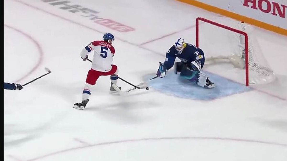 Reprezentant Czech Adam Jiříček pięknym golem rozstrzygnął mecz z Finlandią na Mistrzostwach Świata U20