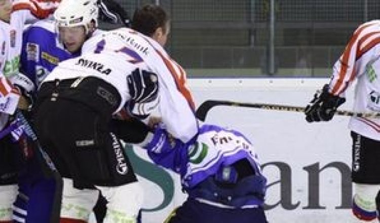 PP: Ciarko KH - Stoczniowiec 1:3. Ćwikła stłukł rywala.