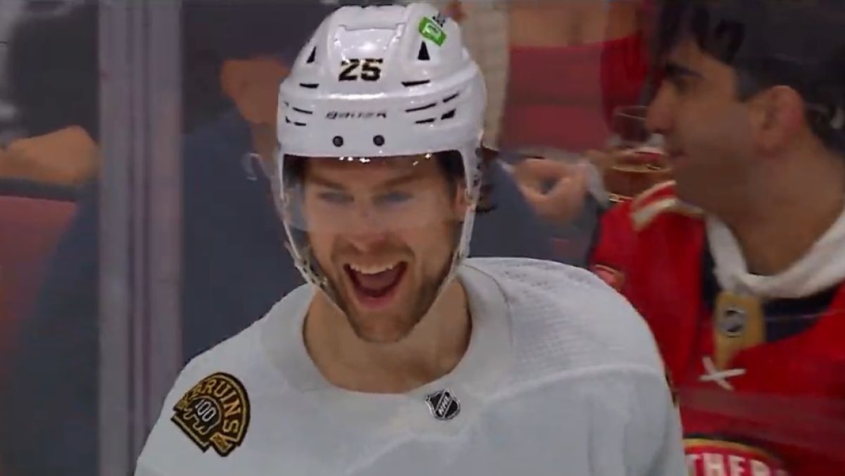 Brandon Carlo (Boston Bruins).