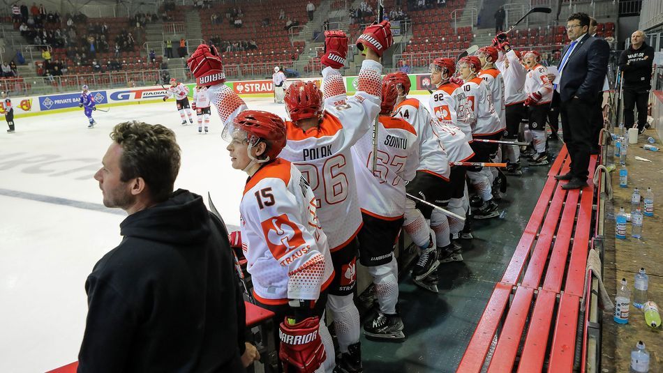 Radość Comarch Cracovii po zwycięstwie z Villach SV w Hokejowej Lidze Mistrzów (Foto: cracovia-hokej.pl)