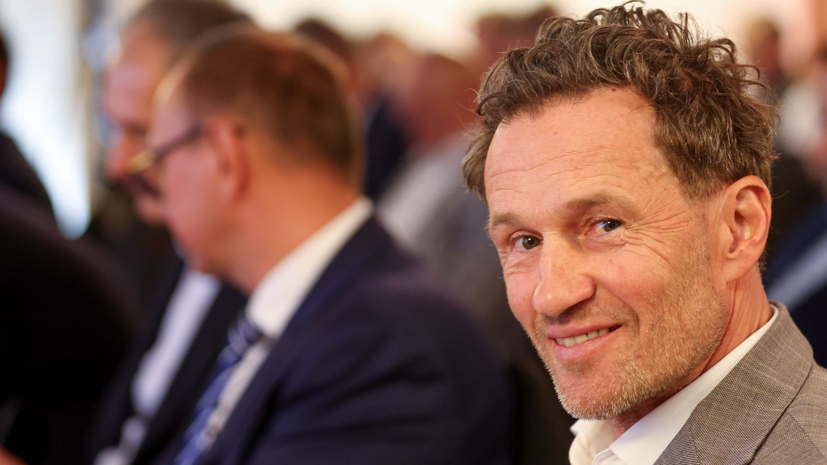Mariusz Czerkawski podczas walnego zjazdu PZHL [foto: Polski Hokej]