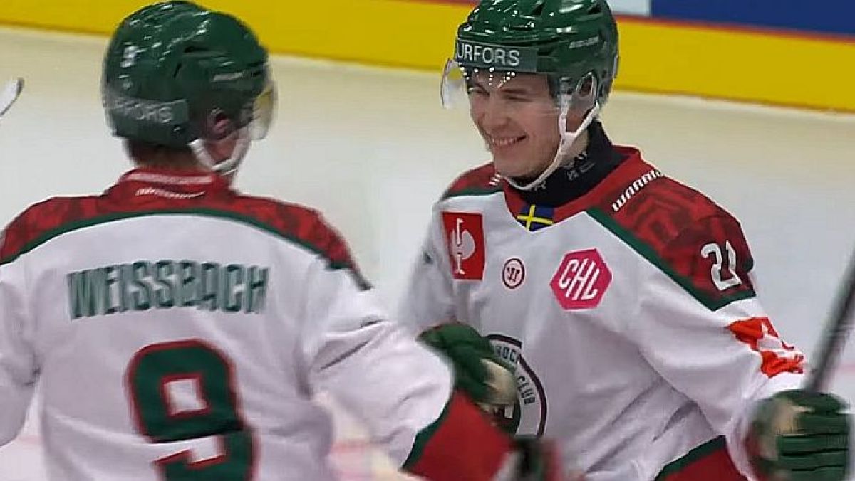 Linus Weissbach i Jere Innala (obaj Frölunda Göteborg)