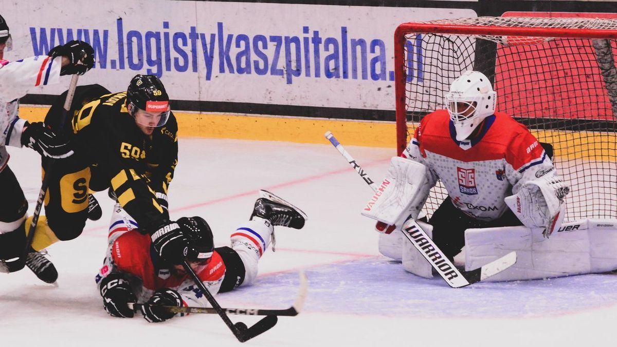 Akcja pod bramką w meczu GKS Katowice - Texom STS Sanok (Foto: Klaudia Baron)