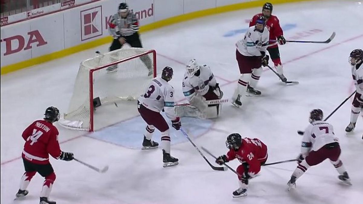 Mecz Kanada (czerwone stroje) - Łotwa podczas Mistrzostw Świata U18 2026