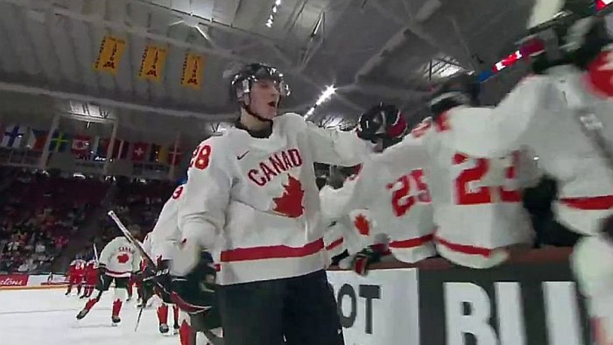 Reprezentanci Kanady do lat 20 podczas meczu z Czechami na Mistrzostwach Świata 2026.