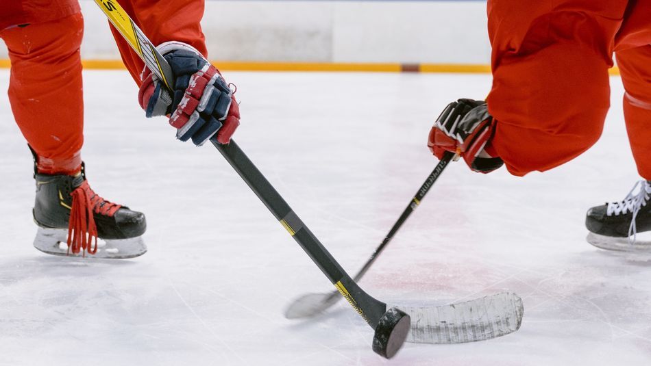 Techniczne i taktyczne aspekty gry w hokeja na lodzie