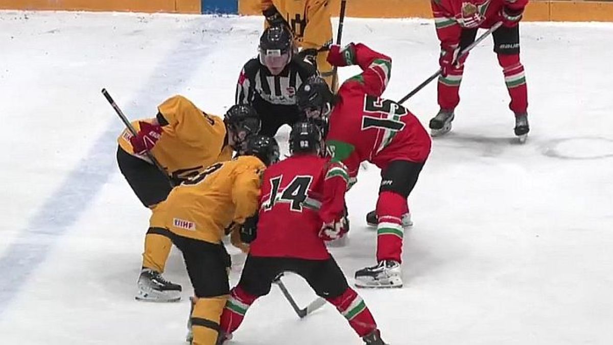 Fragment meczu Litwa-Węgry podczas Turnieju 5 Narodów drużyn do lat 16 w Tychach.