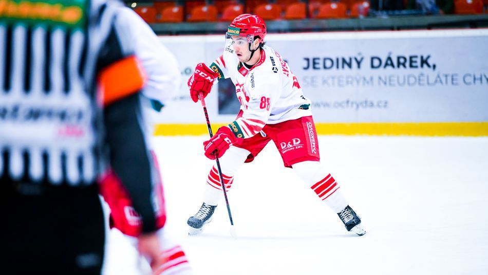 Alan Łyszczarczyk jest czołowym zawodnikiem czeskiej pierwszej ligi (Foto: hokej.hcf-m.cz)