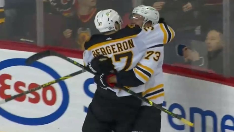 Patrice Bergeron i Charlie McAvoy (obaj Boston Bruins).