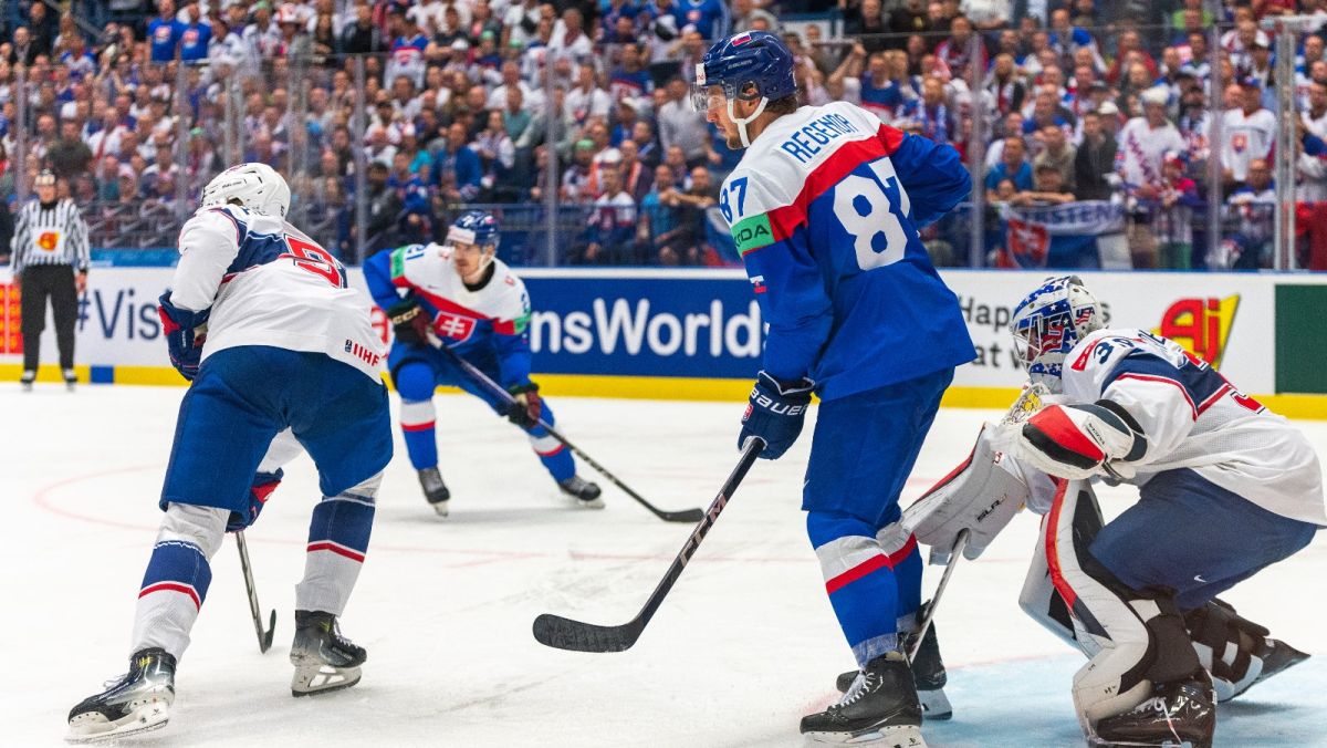 Pavol Regenda pracuje pod bramką USA (fot. Jarosław Fiedor)