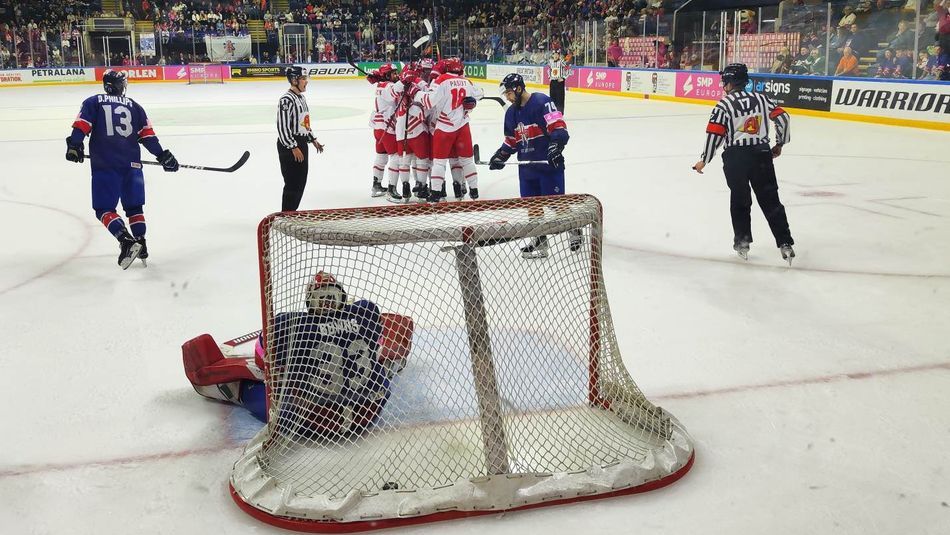 Radość reprezentantów Polski po bramce z Wielką Brytanią (Foto: Hokej.Net)