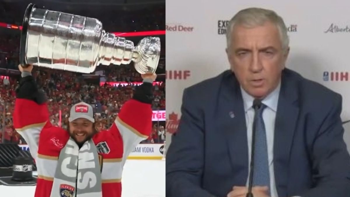 Z lewej: Siergiej Bobrowski (Florida Panthers), z prawej: Luc Tardif (prezydent Międzynarodowej Federacji Hokeja na Lodzie).