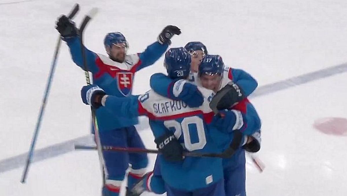 Radość reprezentantów Słowacji podczas meczu z Finlandią na zimowych igrzyskach olimpijskich 2026