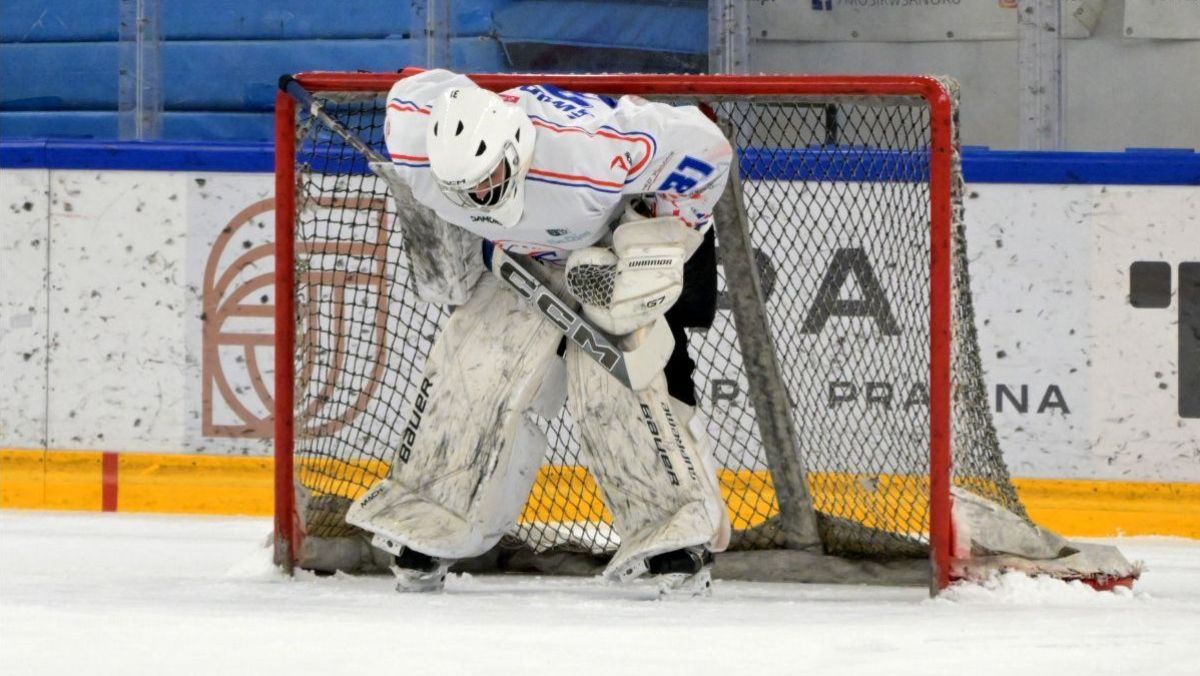 Załamany bramkarz STS-u Sanok [foto: Miranda Korzeniowska]