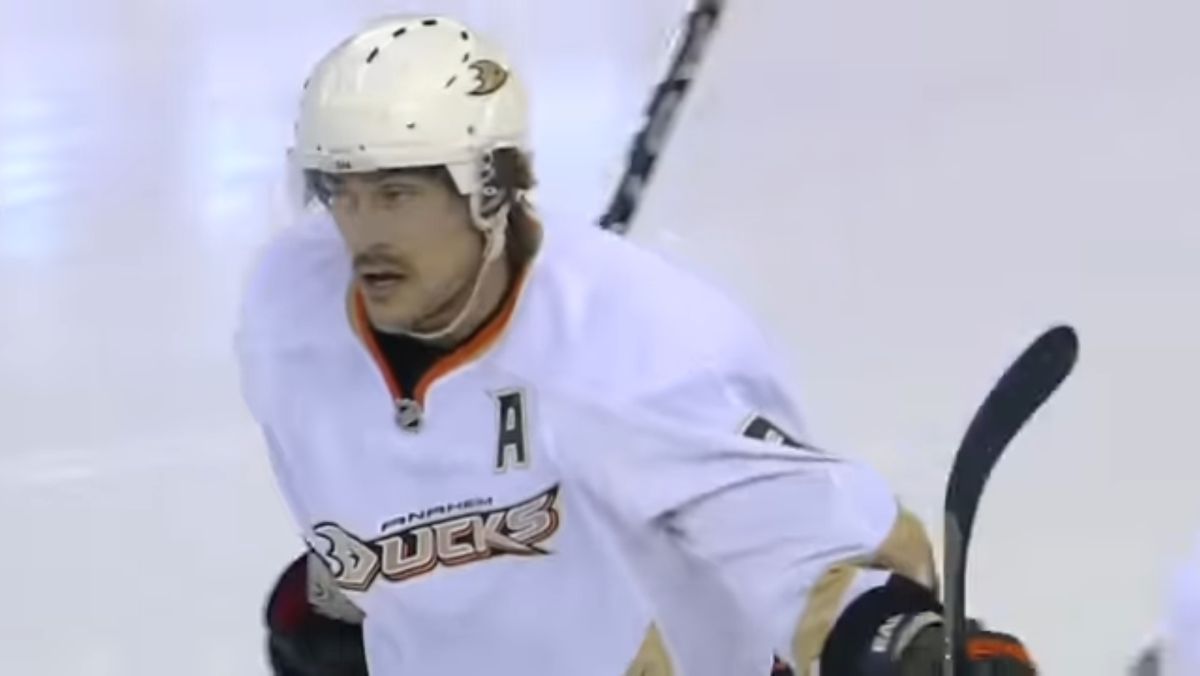 Teemu Selanne - na lodzie niepoprawnie dobry, poza nim niepoprawnie polityczny