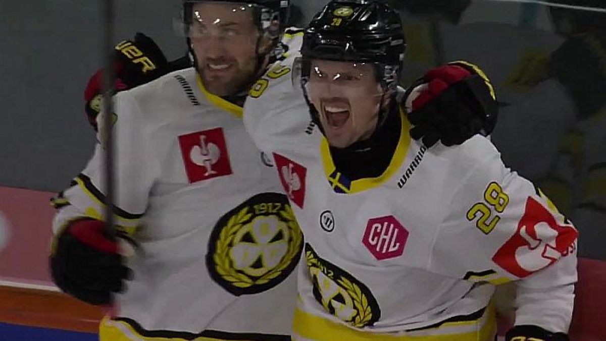 Johan Larsson (z lewej) i Johannes Kinnvall (obaj Brynäs Gävle)
